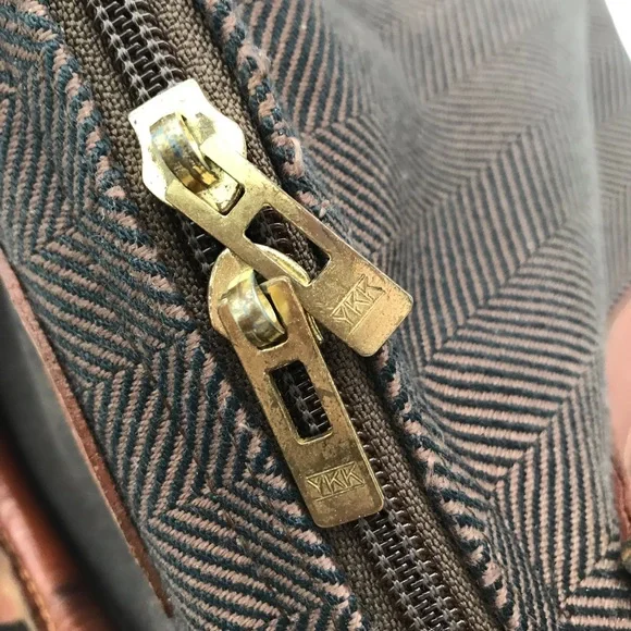 The French Company Duffel Bag in Herringbone Pattern with accessories - Picture 5 of 17